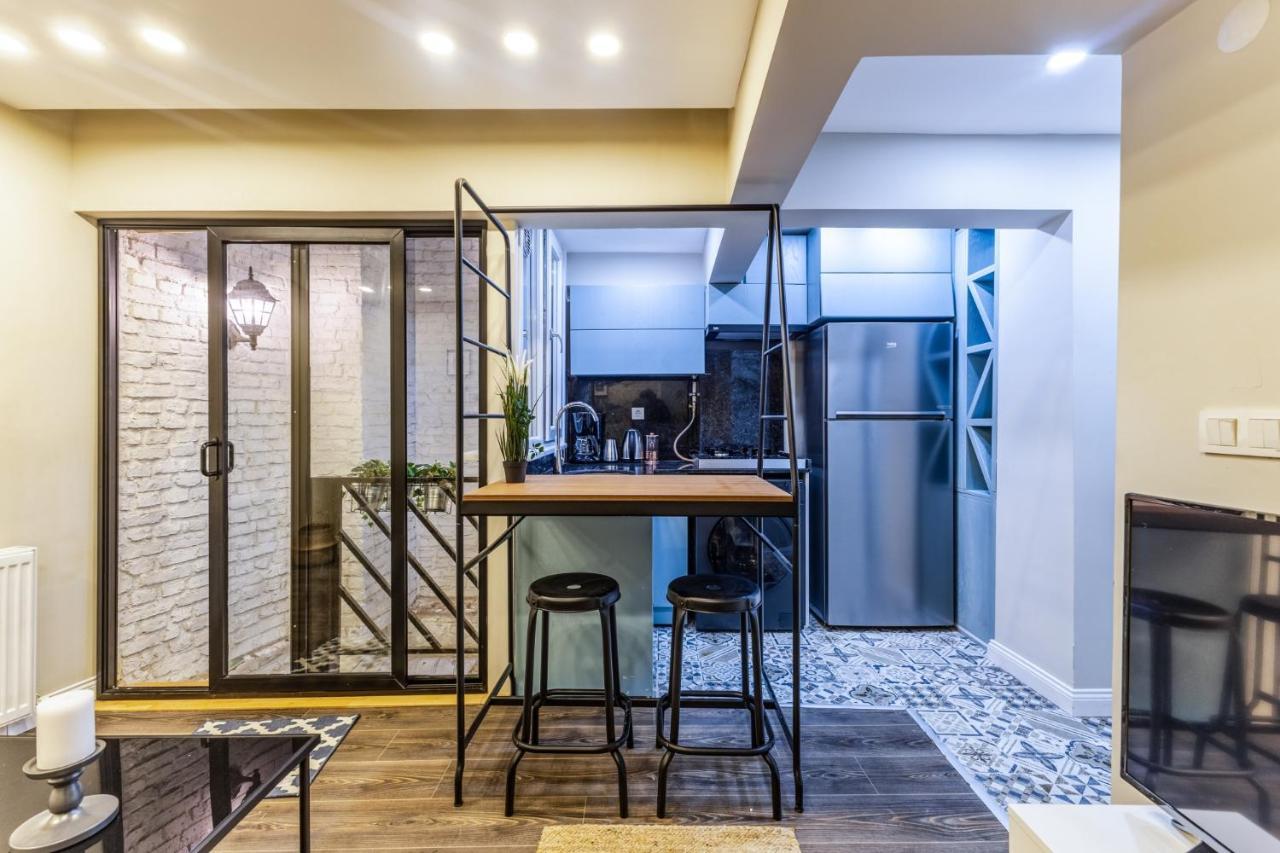 Located Flat Apartament Istanbul