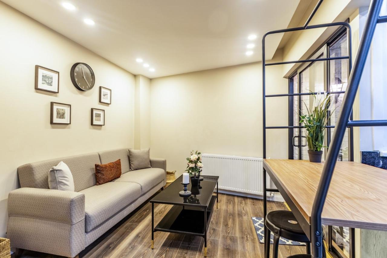 Apartament Located Flat *